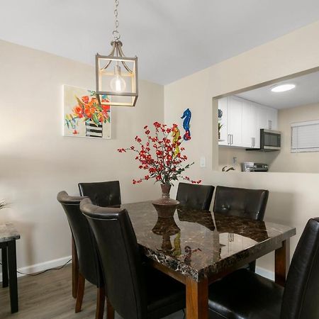 2 Bedroom 2 Bath With Patio On 11Th Collins Ave 마이애미 비치 외부 사진